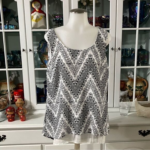 Sleeveless Top Black White Chevron Sz Medium ABStudio - Picture 1 of 7